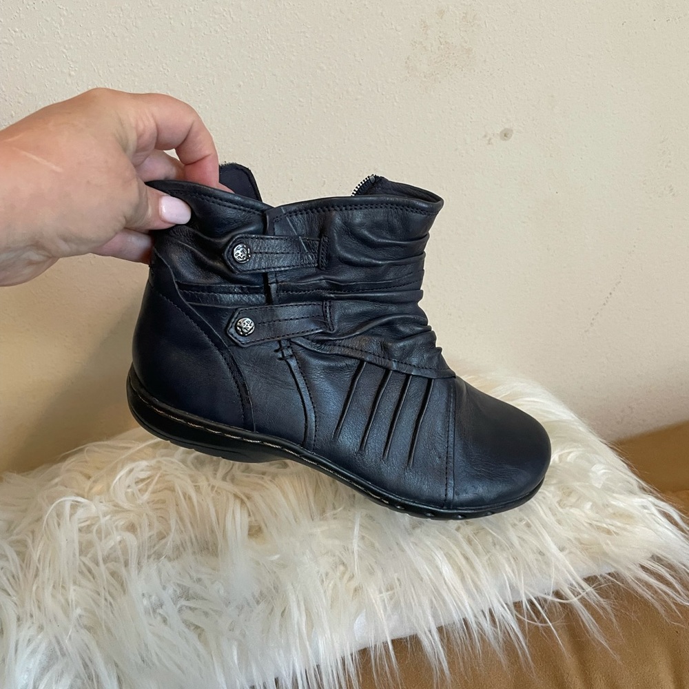 Women’s booties. Dark blue